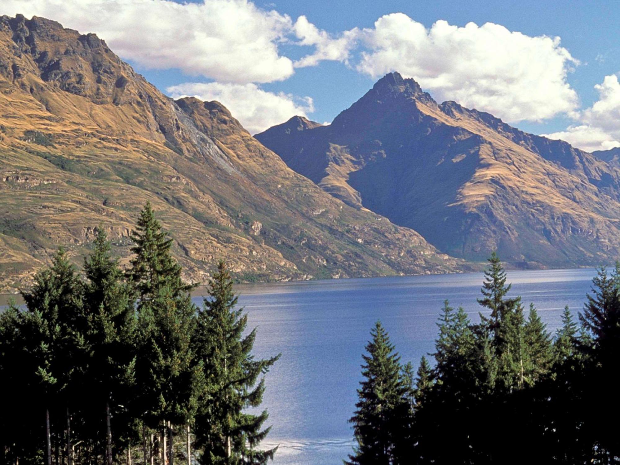 Mercure Queenstown Resort Exterior photo